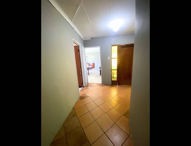 8 BEDROOM HOUSE FOR SALE IN BEDWORTH PARK